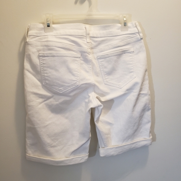 Old Navy Curvy Profile White Bermuda Jean Shorts - Picture 4 of 7